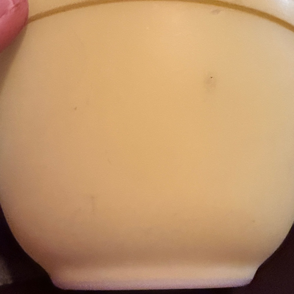 Vintage Pyrex Primary Yellow mixing bowl. - Picture 2 of 5